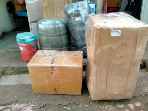 Professional moving company packing process